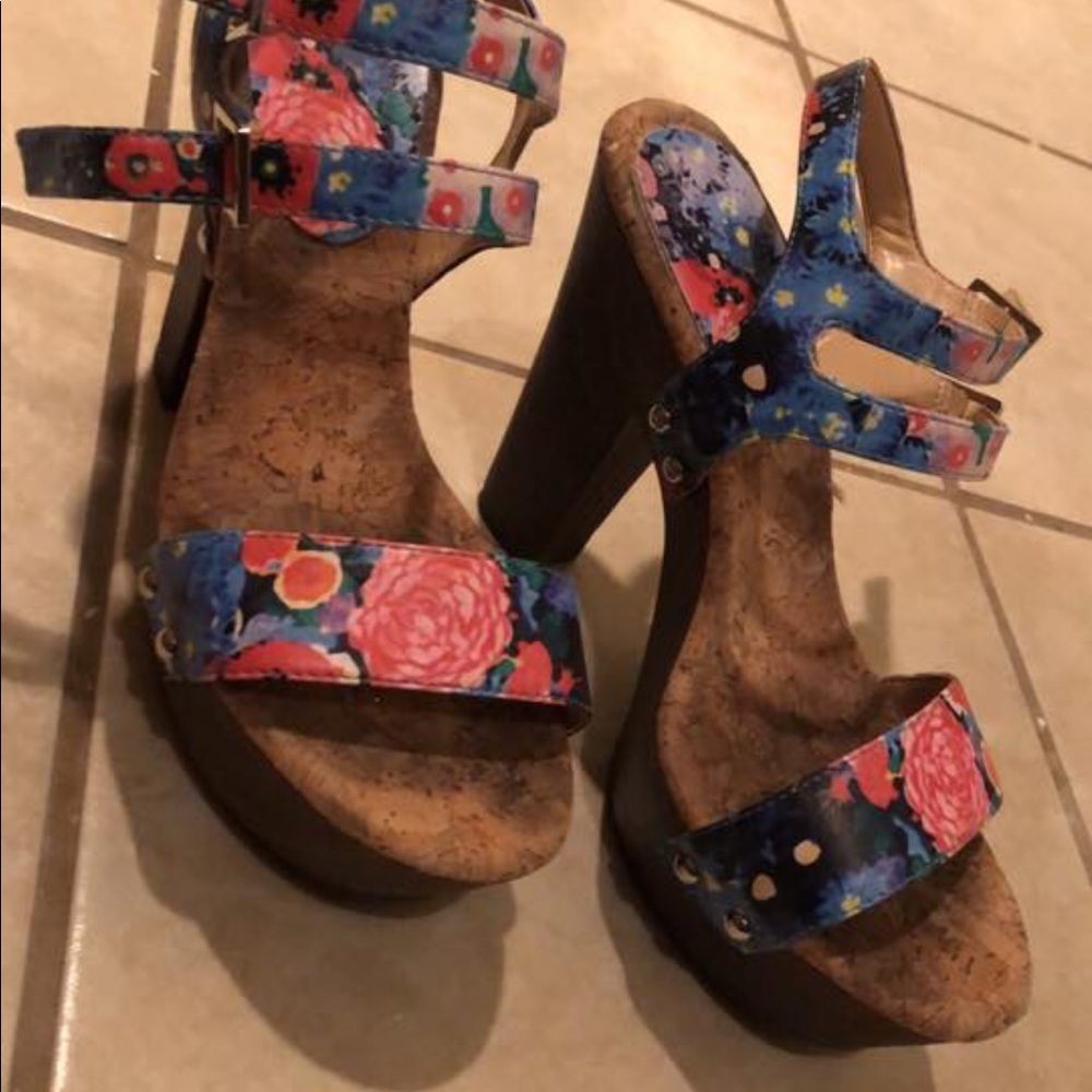 Gianni Bini floral heels